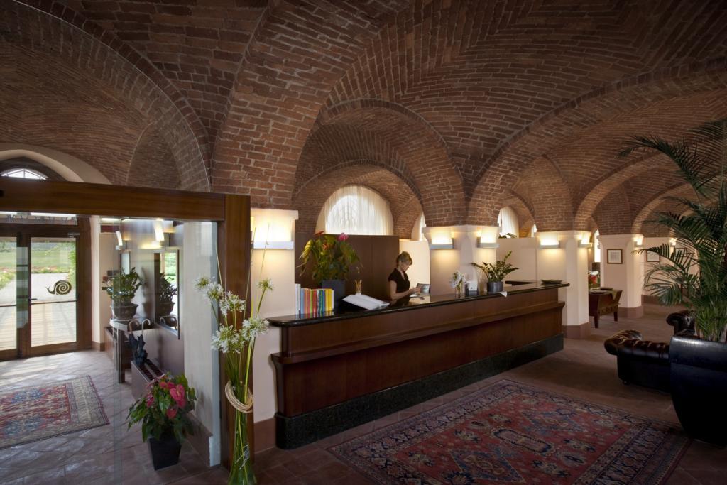 Albergo dell'Agenzia Bra Esterno foto